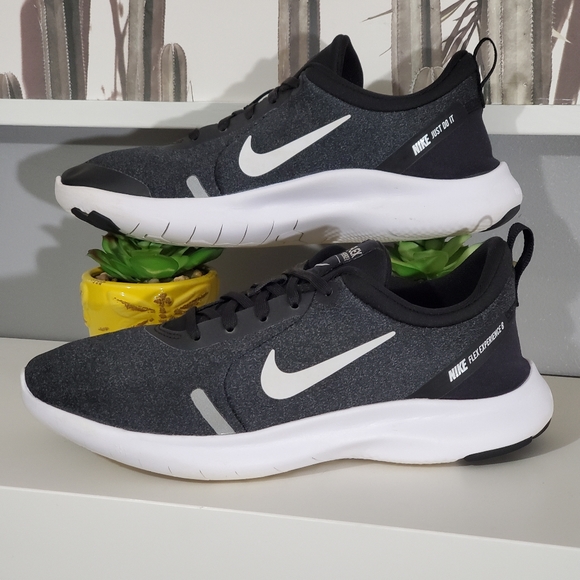 Nike Shoes - Nike Flex Experience RN 8